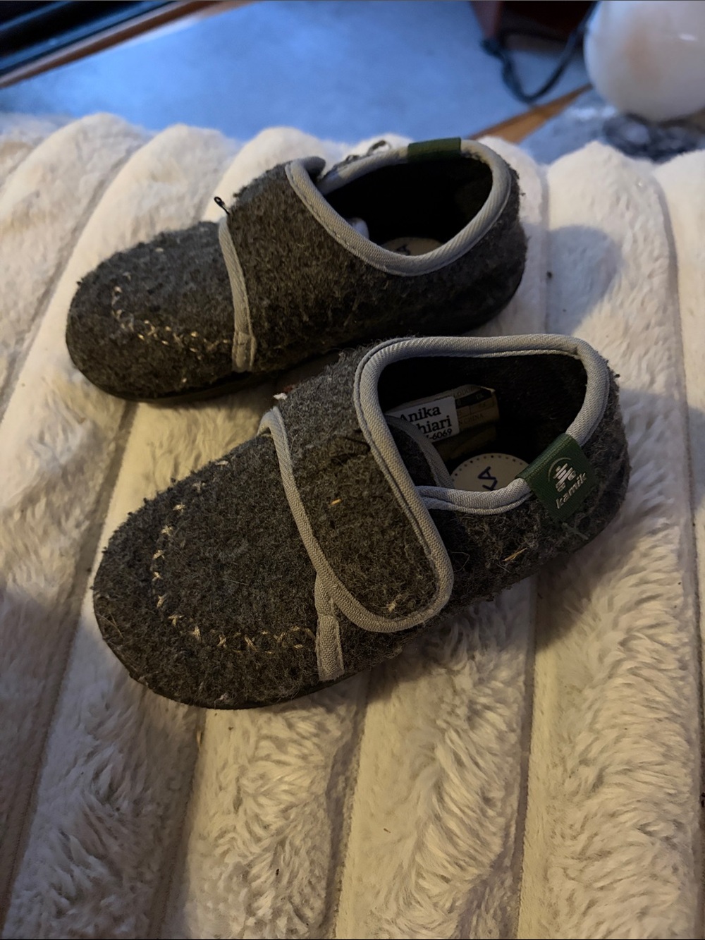 Kamik Gray Wool Kids Hook-and-Loop Slippers - 8